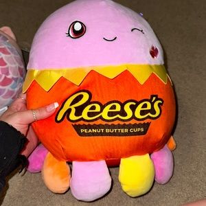 Reese’s Peanut Butter Cup Squishmallow (Limited Edition)